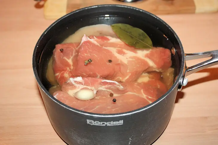 Заливная закуска «мясной микс»: шаг 3