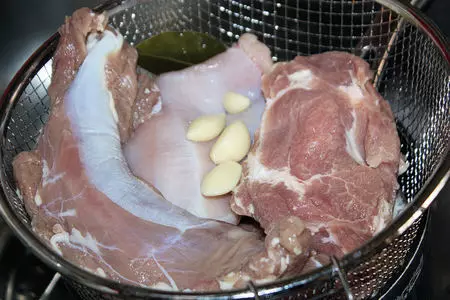 Заливная закуска «мясной микс»: шаг 4