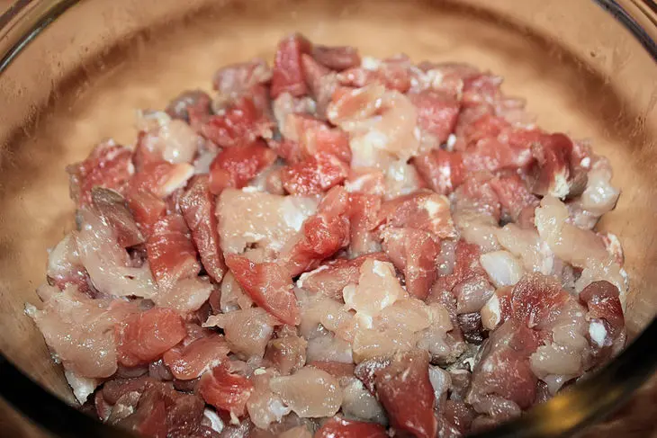 Заливная закуска «мясной микс»: шаг 5