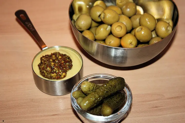 Заливная закуска «мясной микс»: шаг 8