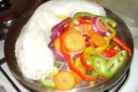 Рыбная колбаска с теплым салатом из овощей: шаг 9