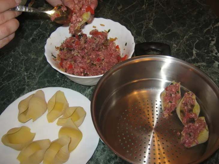 Фаршерованные конкильони: шаг 8
