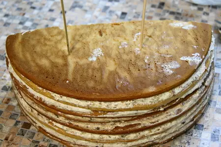 Торт цирк с медовыми коржами и сметанно-маслянным кремом с карамелизированными изюмом и черносливом: шаг 16