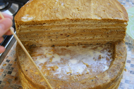 Торт цирк с медовыми коржами и сметанно-маслянным кремом с карамелизированными изюмом и черносливом: шаг 17