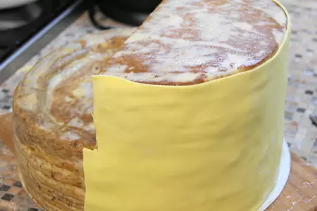 Торт цирк с медовыми коржами и сметанно-маслянным кремом с карамелизированными изюмом и черносливом: шаг 19