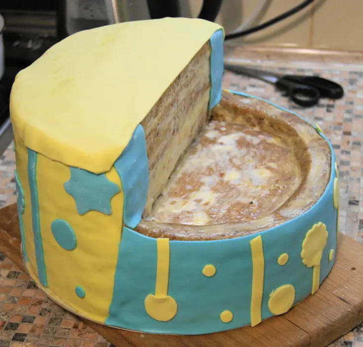 Торт цирк с медовыми коржами и сметанно-маслянным кремом с карамелизированными изюмом и черносливом: шаг 21