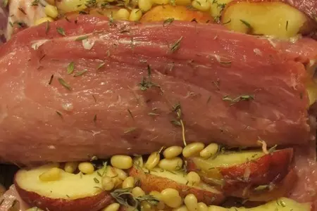 "буженина " с персиками и кедровыми орехами  на вином пару.: шаг 2