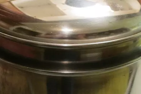 "буженина " с персиками и кедровыми орехами  на вином пару.: шаг 4