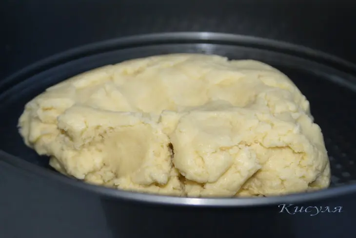 Пирог с ревенем, сметанным кремом и миндалём: шаг 2