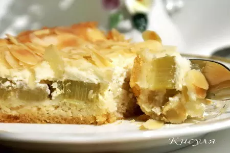 Пирог с ревенем, сметанным кремом и миндалём: шаг 9