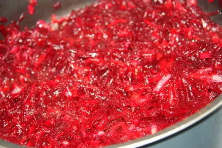 Борщ из молодой капусты с копчеными ребрышками и бальзамическим уксусом: шаг 2