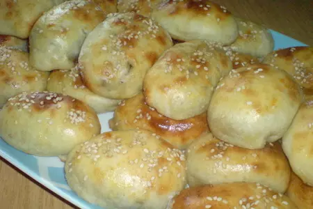 Пирожки из творожного теста с молодой капустой,вялеными томатами и потрошками: шаг 9