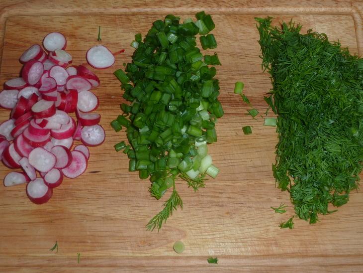 Тёплый салат из молодого картофеля, свежих и маринованных овощей для леночки ( mama elena): шаг 2