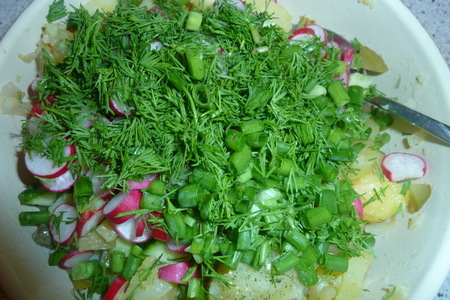 Тёплый салат из молодого картофеля, свежих и маринованных овощей для леночки ( mama elena): шаг 5