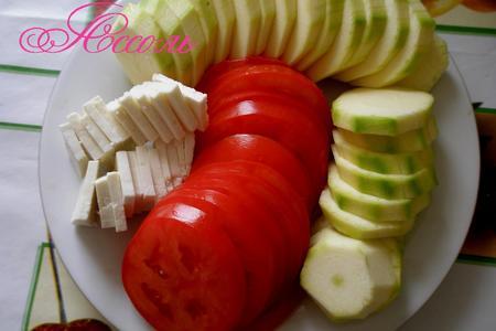 Цукини запеченные с помидорами и козьим сыром: шаг 1