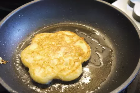 Дрожжевые картофельные оладьи: шаг 7