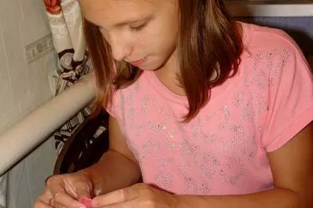 Клубнично-йогуртовый торт "все цветы для мамы": шаг 15