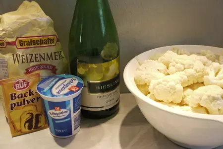 Цветная капуста в винно-пармезановом кляре с твороженным  дипом: шаг 1