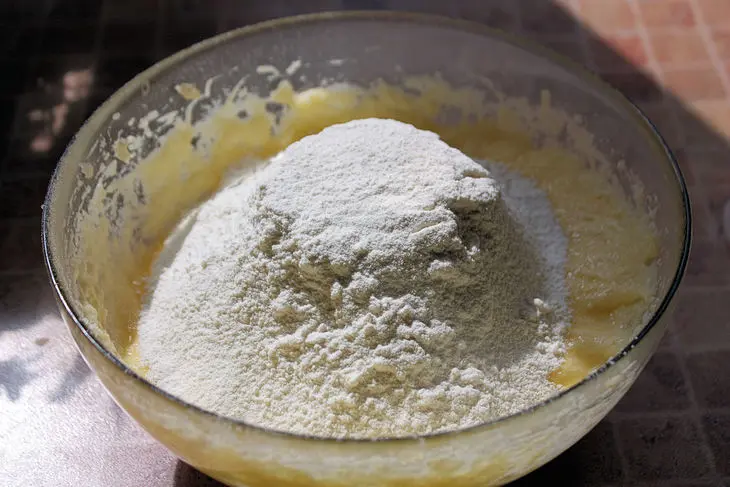 Ароматный пирог с нектаринами и розмарином: шаг 5