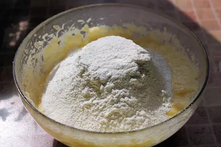 Ароматный пирог с нектаринами и розмарином: шаг 5