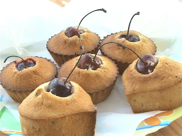 Кексы с вишней и кленовым сиропом .: шаг 11