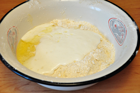 Погача(восточные пирожки) с сыром фета.: шаг 2
