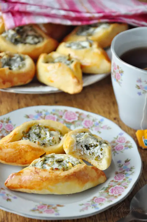 Погача(восточные пирожки) с сыром фета.: шаг 9