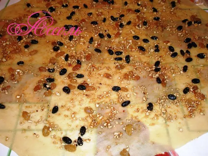 Вертута с орехами и изюмом: шаг 2