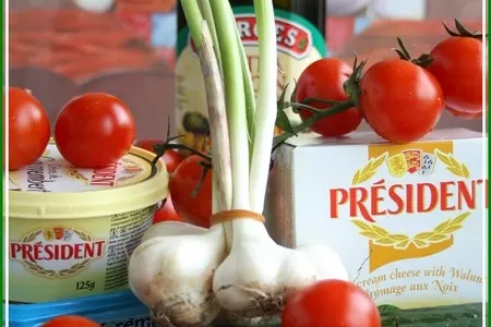 Тортик из цукини со сливочно-творожным  ореховым кремом и кремом из камамбера и руколы: шаг 2