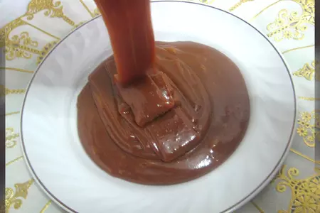 Торт к вечернему чаепитию с кремом и клубникой: шаг 3