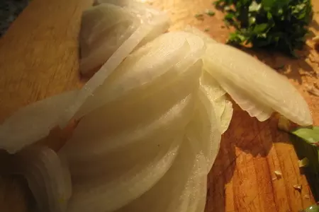Салат из свекольной ботвы с орехами: шаг 5