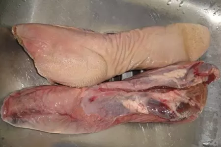 Острый язык с макадамия орехами: шаг 1