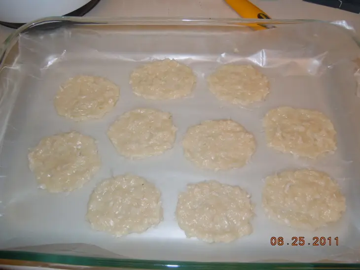 Хрустяшки-вкусняшки  печенье-чипсы угощение для детей и взрослых сладкоежек: шаг 3