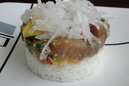Свежий тунец с рисом и авокадо: шаг 9