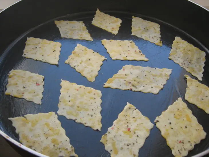 Русская версия сырных крекеров - " хрустяшки от николь" (nicoles cheddar crisps).: шаг 6