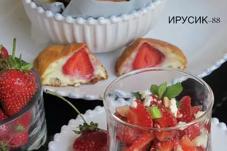 Португальский жареный хлеб  с клубничным салатом.: шаг 4
