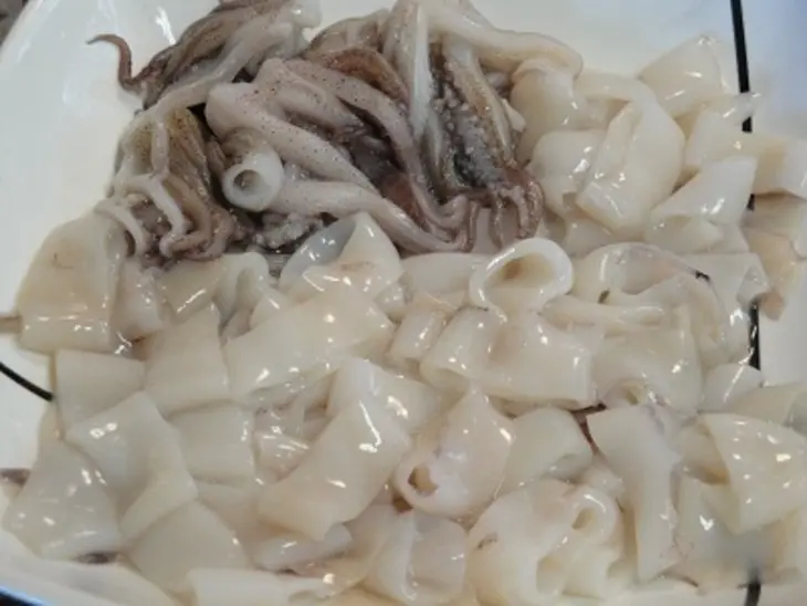Кальмары с рисом,чесноком и имбирем: шаг 6