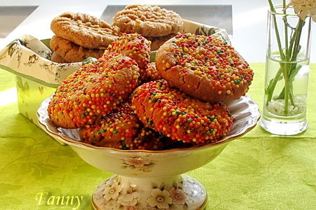 Рассыпчатое печенье из арахисовой пасты с кондитерской посыпкой: шаг 8