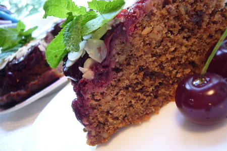 Пирог - перевёртыш "вишнёвый сад" с шоколадом, мёдом и грецкими орехами.: шаг 7