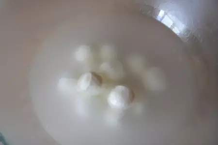 Рулетики из моцареллы  с клубникой: шаг 2