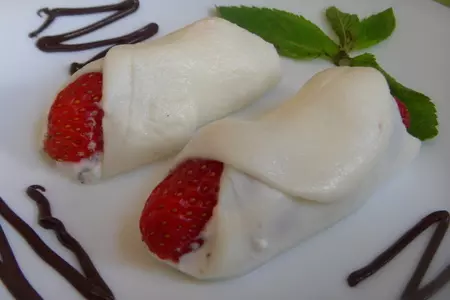Рулетики из моцареллы  с клубникой: шаг 5