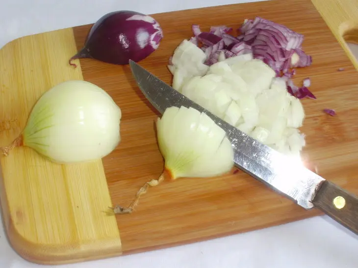 Куриные грудки на томатной сальсе, под брынзой: шаг 3