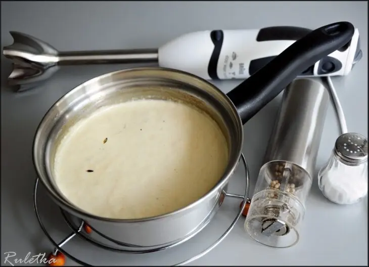 Рулеты из куриных грудок со шпинатной начинкой и соусом из сморчков.: шаг 8