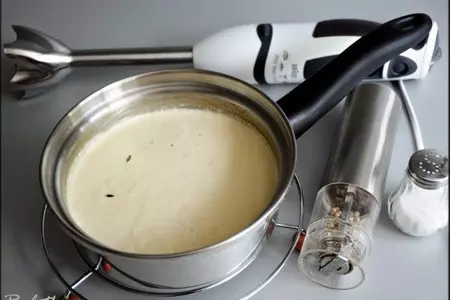 Рулеты из куриных грудок со шпинатной начинкой и соусом из сморчков.: шаг 8