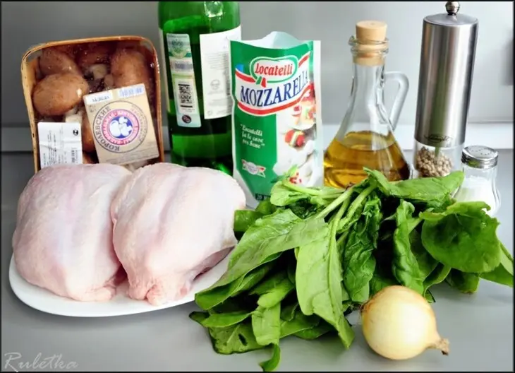 Рулеты из куриных грудок со шпинатной начинкой и соусом из сморчков.: шаг 9