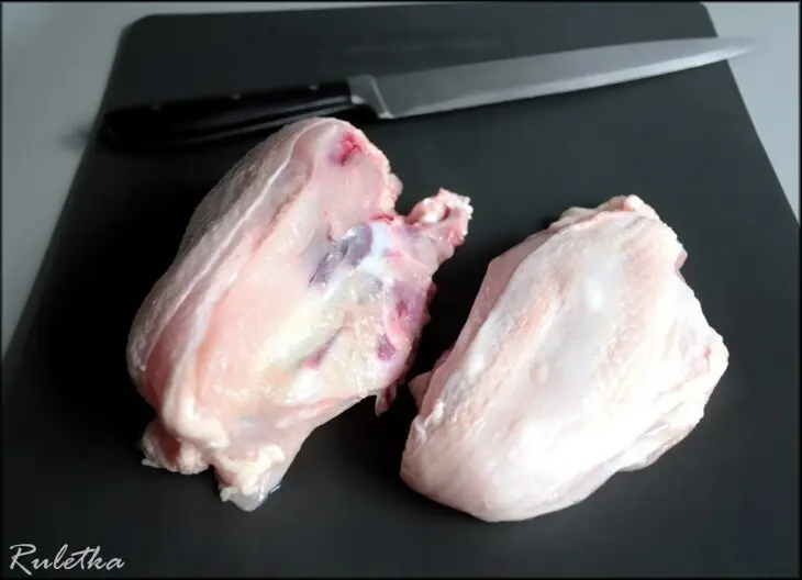 Рулеты из куриных грудок со шпинатной начинкой и соусом из сморчков.: шаг 15