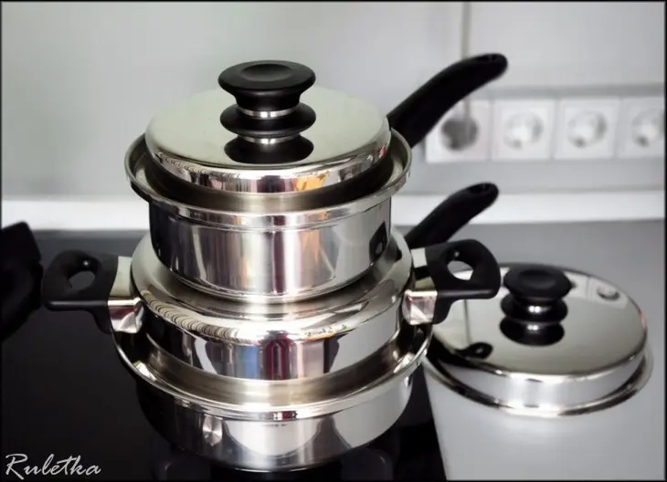 Рулеты из куриных грудок со шпинатной начинкой и соусом из сморчков.: шаг 20