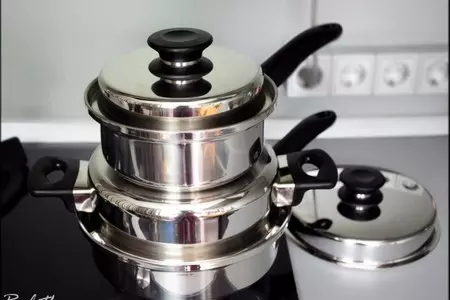 Рулеты из куриных грудок со шпинатной начинкой и соусом из сморчков.: шаг 20