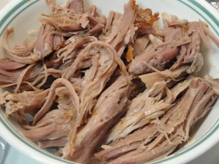 Гавайская пицца с мясом кабана, ананасом и грибами: шаг 2