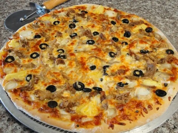 Гавайская пицца с мясом кабана, ананасом и грибами: шаг 8